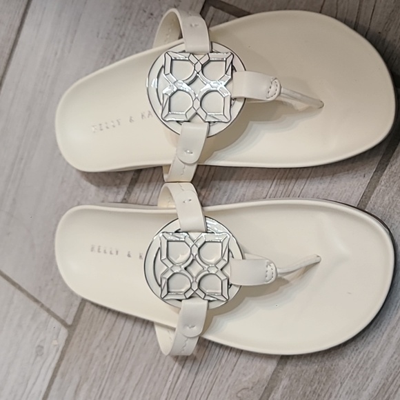 Kelly and Katie Ivory Sandals with medallion - Picture 3 of 12